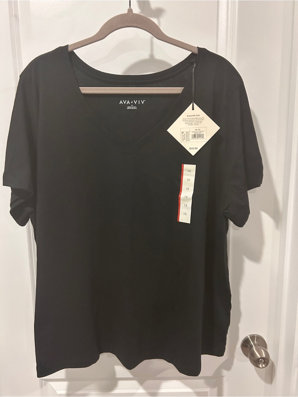 Ava & Viv Black V-Neck Short Sleeve Tee